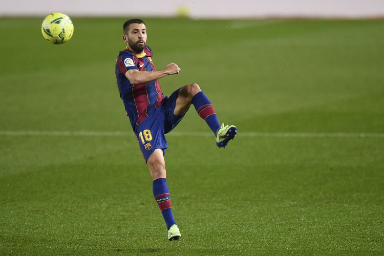 世体:巴萨承认国米有意租借阿尔巴,但还没有正式报价