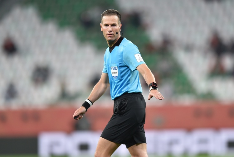 欧冠小组赛第二轮裁判安排:荷兰裁判马克列将执法拜仁VS巴萨