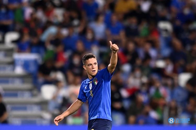 意大利1-0英格兰评分：拉斯帕多里8分最高 巴雷拉5.5曼奇尼7分