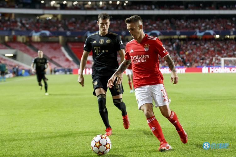 斯基拉：曼城、巴萨等队都对格里马尔多感兴趣，球员合同即将到期