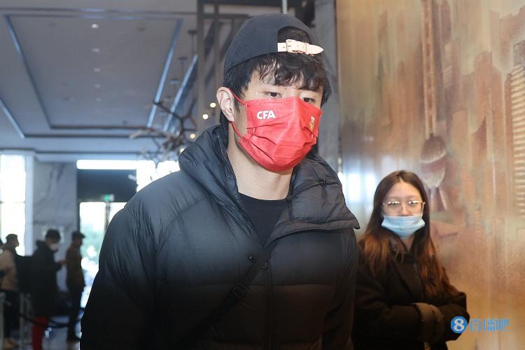 足球报:蒿俊闵无缘回归武汉长江,是因为球队无法为其注册