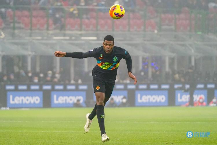 邓弗里斯:其他俱乐部的兴趣让我感到受宠若惊,但我专注于国米