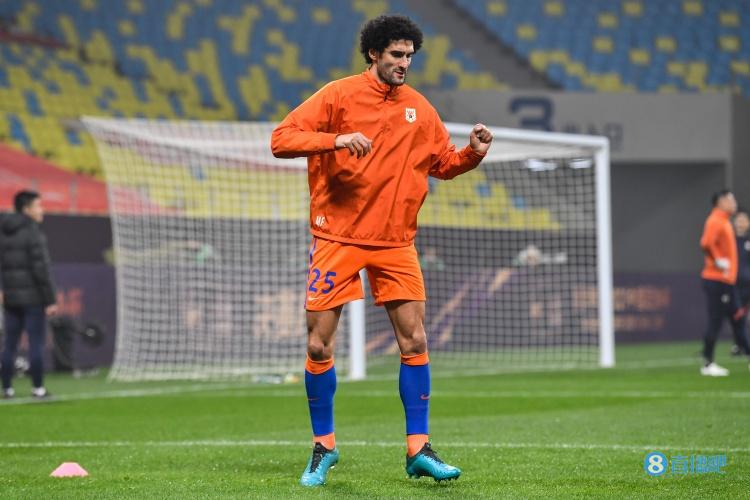 记者:费莱尼和克雷桑都有拉伤不能踢太长 孙准浩身体也有反应