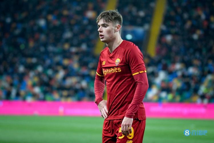 斯基拉:罗马将谈判大幅涨薪续约扎莱斯基,球员当前年薪50万欧