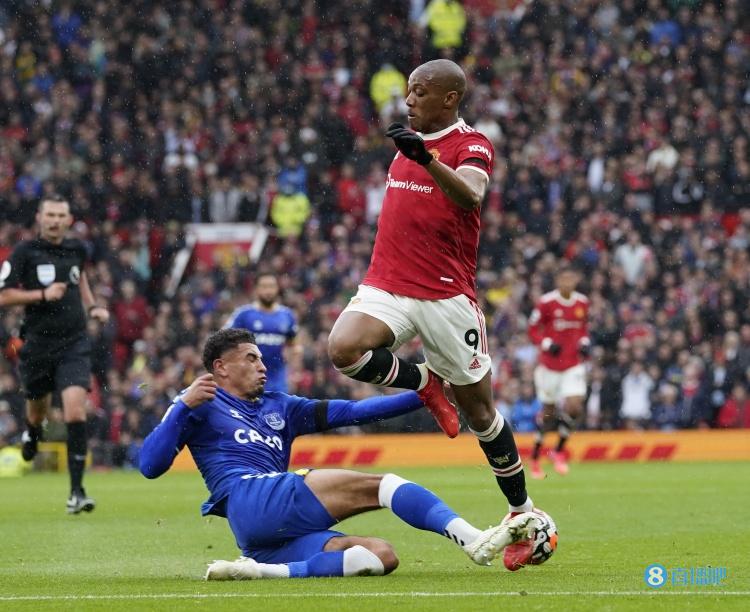 赫顿:如果马夏尔想说什么可以等生涯结束,现在他需要拿出好表现