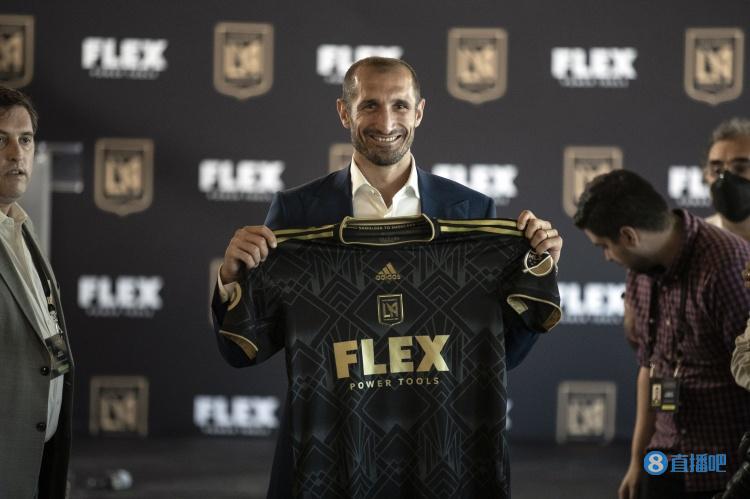 基耶利尼:AC米兰有3名处于另一级别的球员,莱奥、特奥和迈尼昂