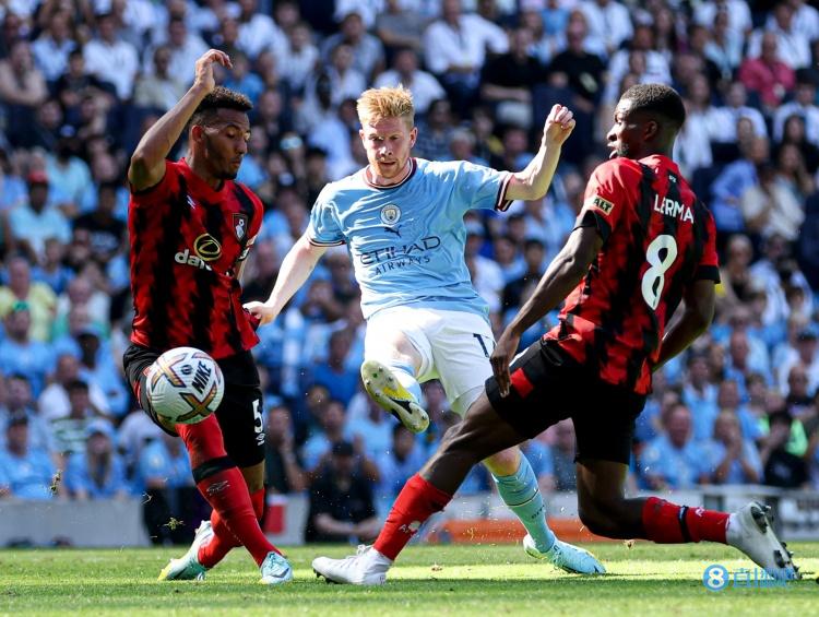 官方:德布劳内对伯恩茅斯风骚外脚背破门,当选曼城8月最佳进球