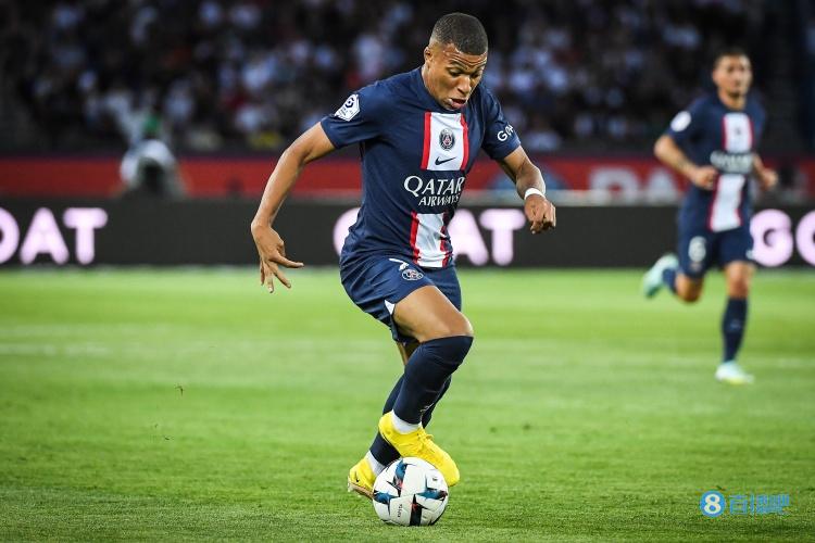 RMC：出征客场巴黎飞机曾空机飞行12分钟才引起环保界不满