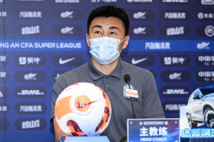 粤媒:李玮锋目前持亚足联A级教练证,报名只能写“代理主帅”
