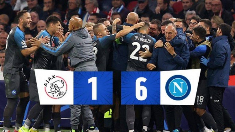 群星闪耀狂屠阿贾克斯,那不勒斯火力全开踢着艺术化的足球