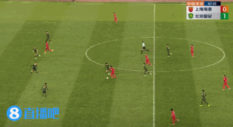 邹德海扑救后头部不适,长时间检查坚持比赛几分钟后担架抬下场