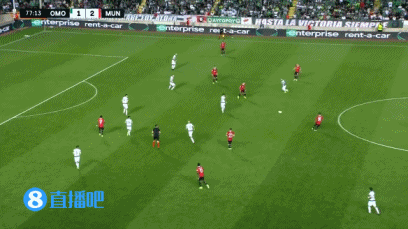 今日趣图:37岁的C罗深情望着哈兰德,满眼都是自己22岁的影子