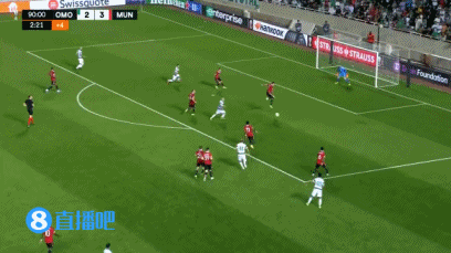 C罗补时转身射门打偏,随后仰天长啸