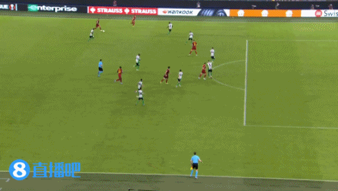 输球又输人!扎尼奥洛无球状态肘击+脚踢对手,补时阶段直红离场