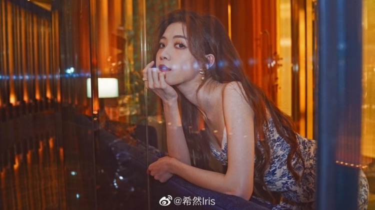 入围赛主持希然:之前Ming在采访提到软辅,但我忘了怎么翻译