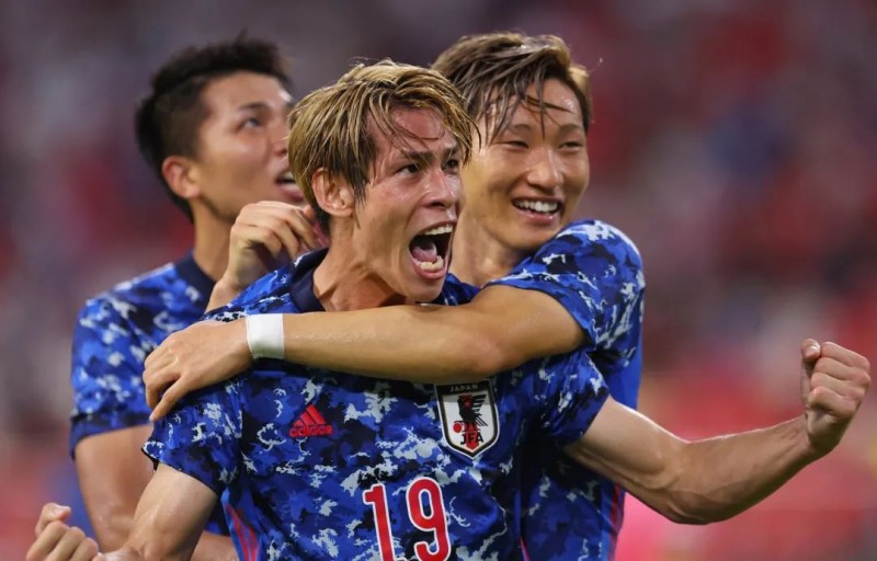 凰家看台|不跟亚洲邻居玩了?日本队在欧洲买下“学区房”