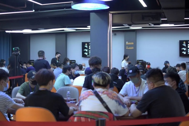 【EV扑克】2022福州睿思周年百万赛|主赛事54人奖励大门打开 24人入围决赛吴伏钦领跑!