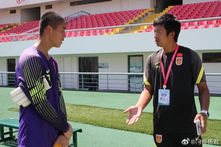 前国门杨君称赞国少队:有付出就会有回报,你们都是最好的