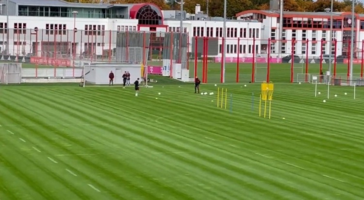 复出在即!穆勒休息日单独训练,备战对阵比尔森胜利的比赛