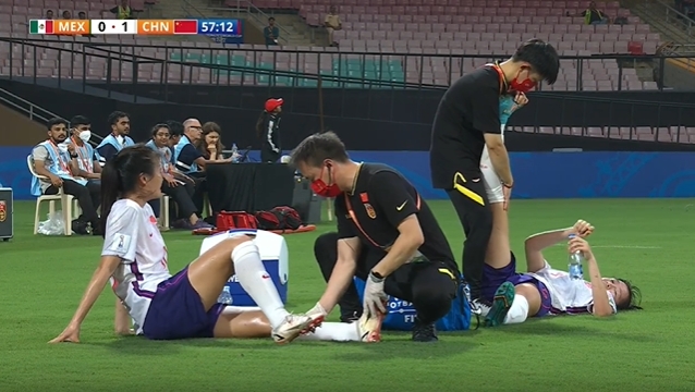 加油啊!U17女足三人50多分钟出现抽筋被换下场