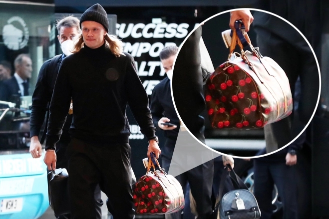 太阳报:本轮欧冠赛前,哈兰德被拍到手提价值1万多英镑的手提包