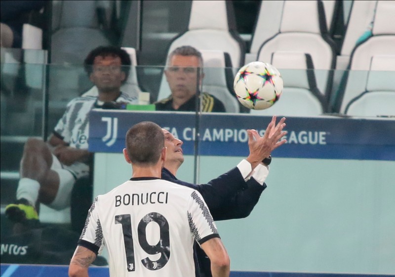 又来?记者:与阿莱格里关系恶化,博努奇已申请离队