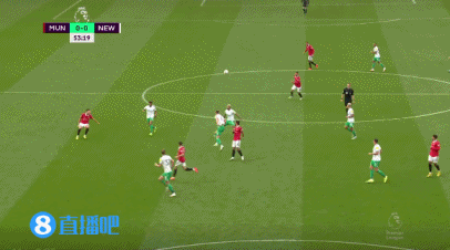 C罗在特里皮尔冲撞下禁区内打门偏出,裁判没有表示