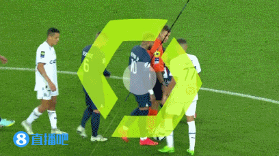 ?♂️马赛球员被穿裆后倒地拉倒梅西,起身顺势骑在梅西身上