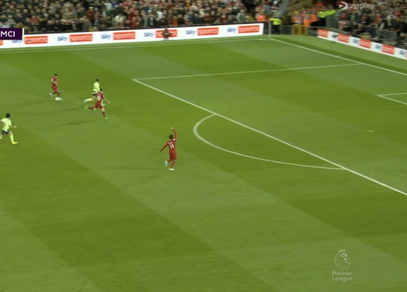 三打一不传?单刀不进?球迷看努涅斯的反应:这一亿买了个啥??