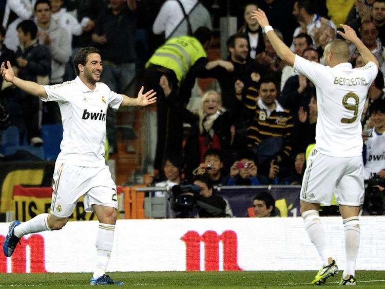 生日仅相差9天的本泽马和伊瓜因,追忆两人同在皇马的奇妙岁月