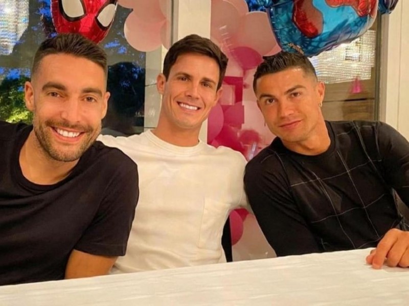 好友：滕哈赫让C罗补时替补登场，对曼城时没让上又说是出于尊重