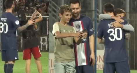 来者不拒!多名小球迷闯入球场要求与梅西合影,后者一一满足要求