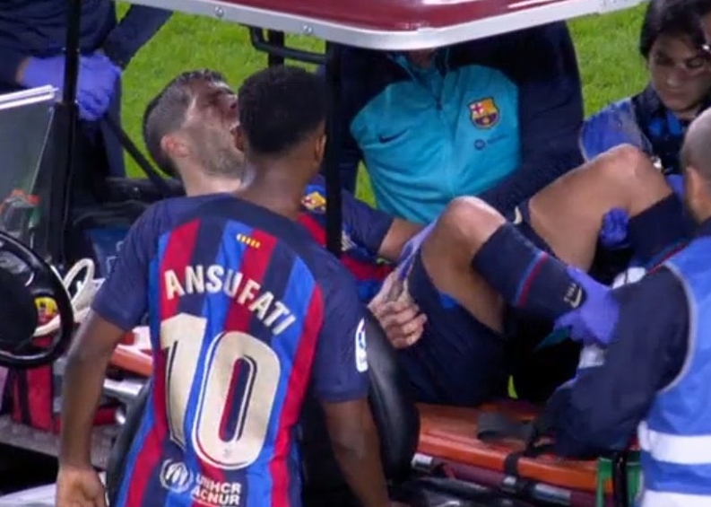 巴萨官方:罗贝托左肩脱臼,伤缺时间待定