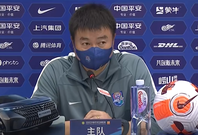 于根伟:昨天贝里奇意外受伤打乱了计划,球队组织进攻方面有提升