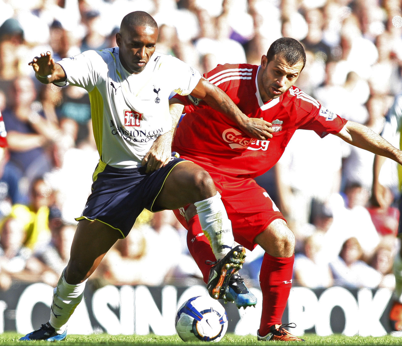 太阳报:迪福婚后没几天就撩骚女护士,约对方上路虎后座风流