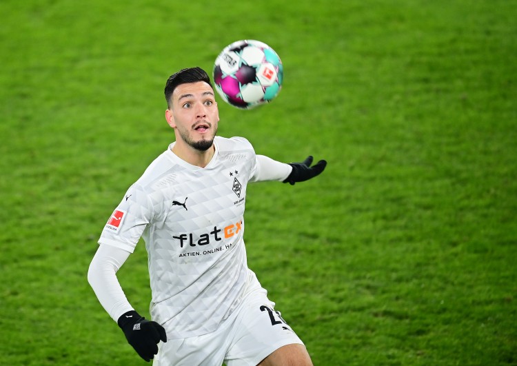 德天空:曼联巴萨等队有意免签门兴左边卫本塞拜尼,今季10场5球