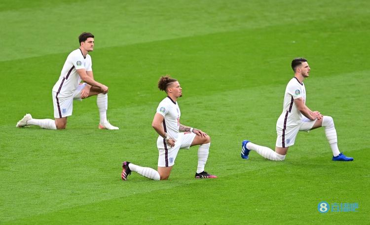 邮报：英格兰球员还未决定是否要在世界杯比赛前单膝下跪