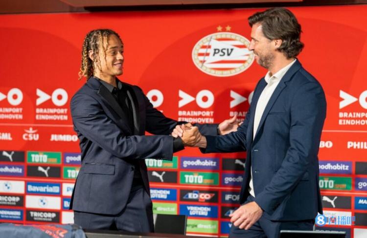 记者:巴黎明夏可超1000万欧回购西蒙斯,埃因霍温希望留住球员