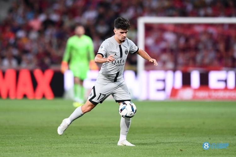 维蒂尼亚:表现再好没赢球也无济于事 马尔基尼奥斯球商很高