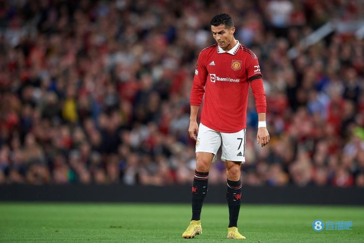 邓恩：这是纪念赛吗？不理解为什么曼联球员总想着让C罗进球