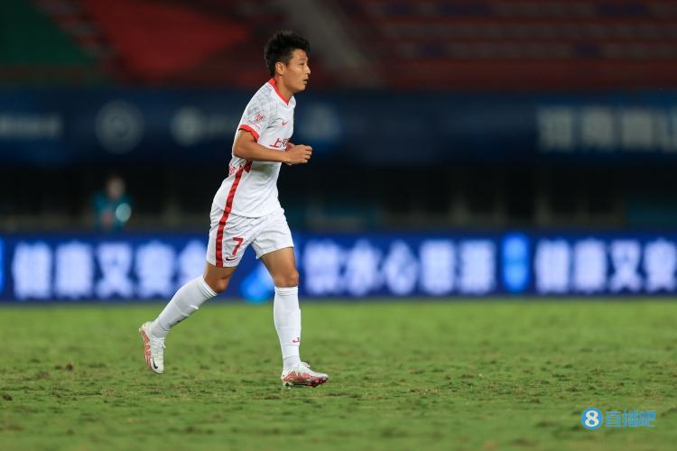 海港新闻官:武磊已返回上海治疗,预计会缺阵1个月左右