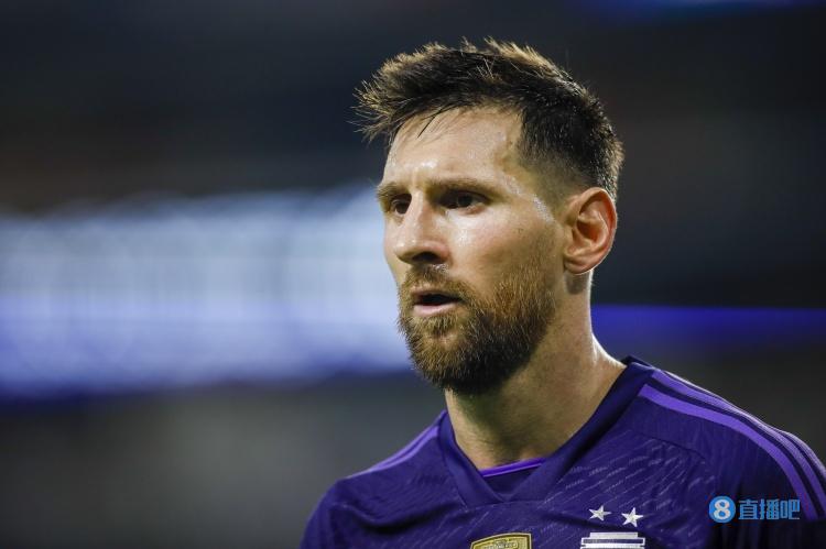 跟队记者:梅西仍感不适缺席巴黎欧冠赛前最后一练,纳瓦斯迟到