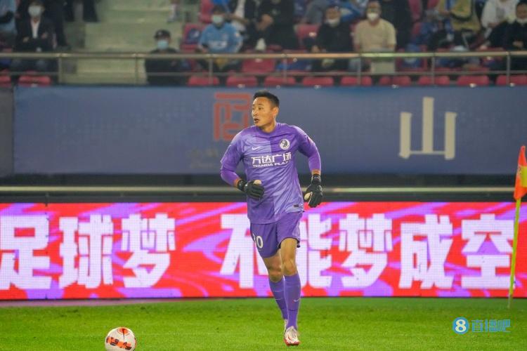 子承父业!大连人门将吴龑之子试训武汉三镇梯队