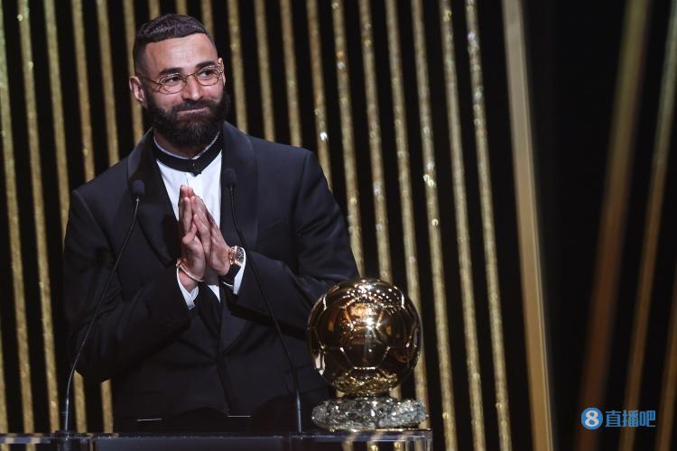 本泽马:我会抱着金球奖奖杯睡觉,看到它时就会回想起小时候