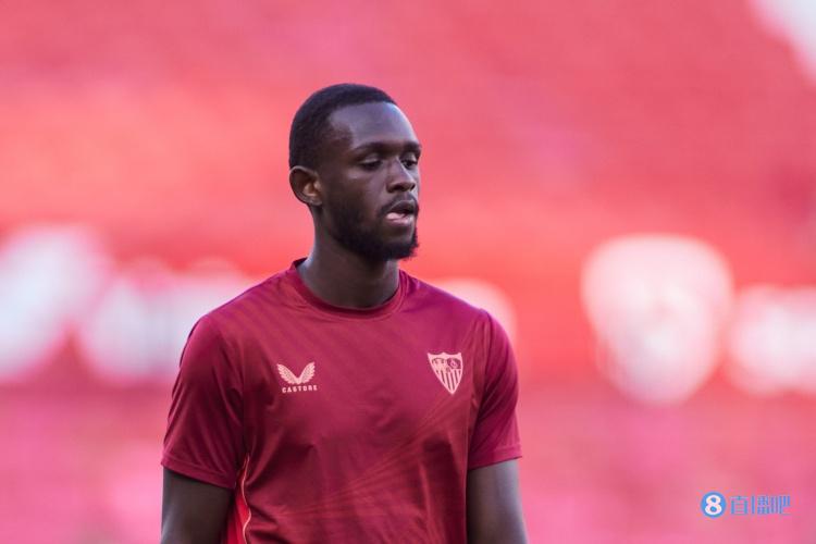 塞维利亚官方:夸西右腿股直肌纤维撕裂,复出时间待定