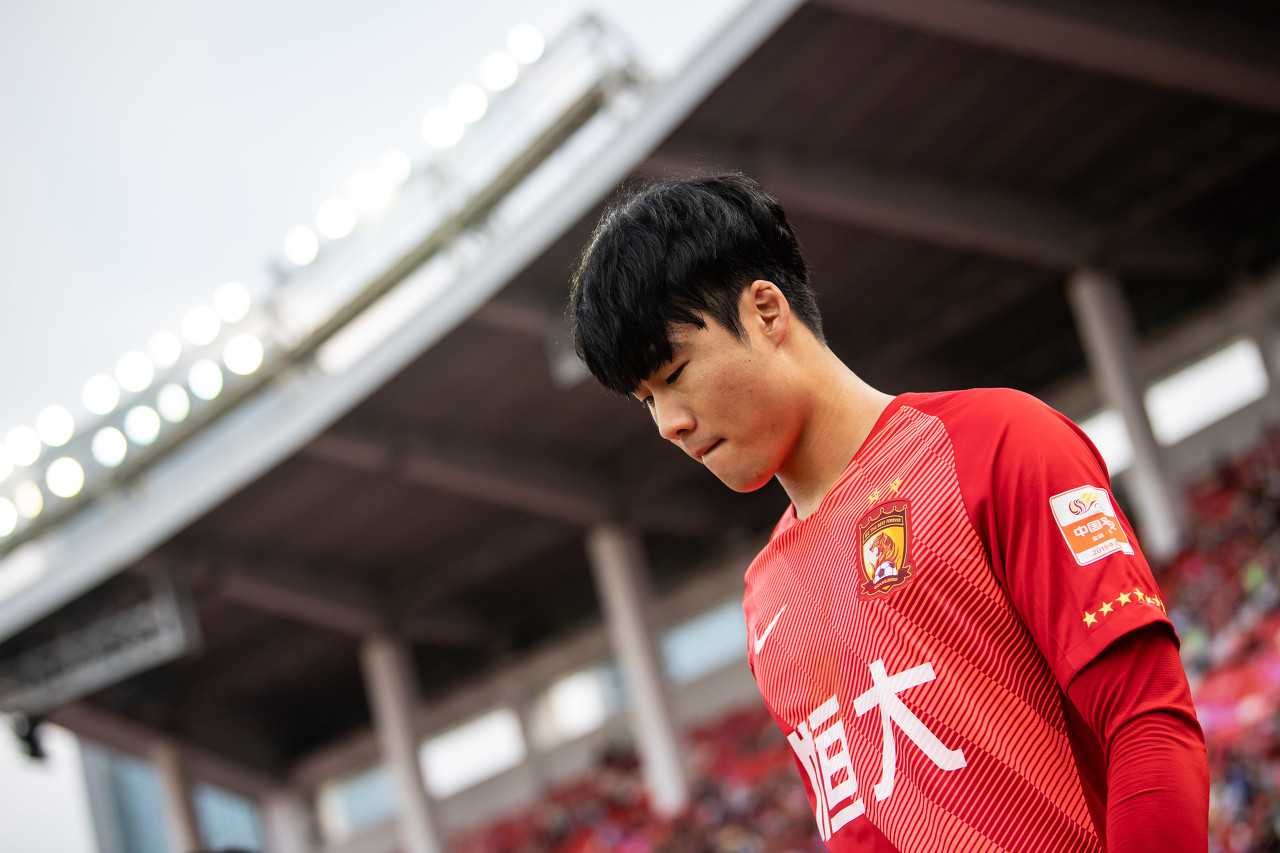 韩媒:韩国中后卫朴志洙已经与广州队完成解约