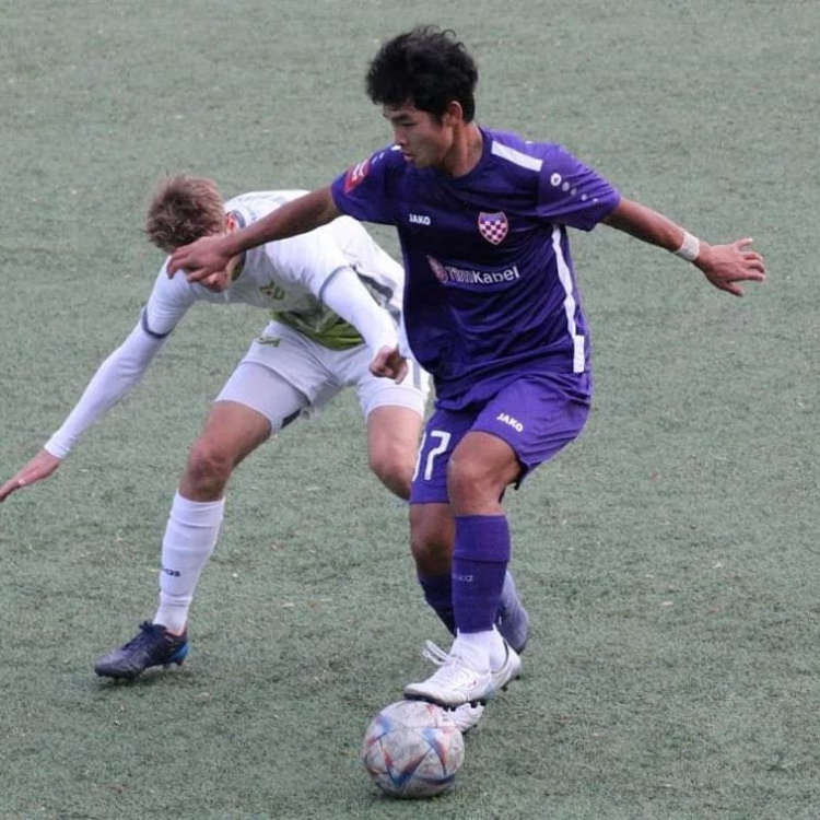 19岁留洋球员贾博琰破门,杜布拉瓦客场3-4不敌对手