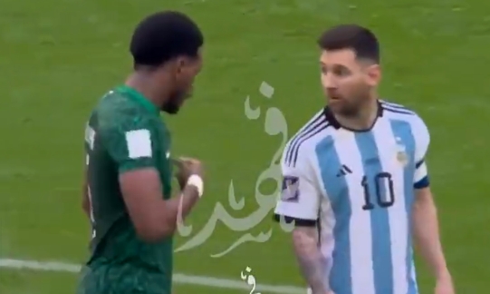 ?沙特球员比赛中“挑衅”梅西“你不会赢的”,梅西笑了笑走开