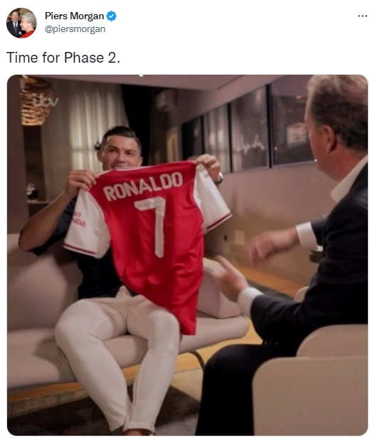 枪迷们怎么看?摩根晒赠C罗阿森纳球衣照:是时候开始新阶段了
