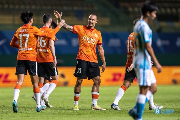 足球报:补三个月工资&开100万赢球奖,武汉长江拿下“6分之战”